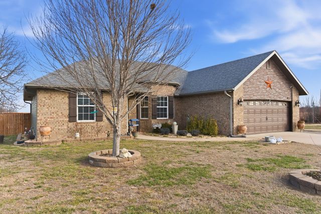 307 E Cypress Street, Clever, MO 65631
