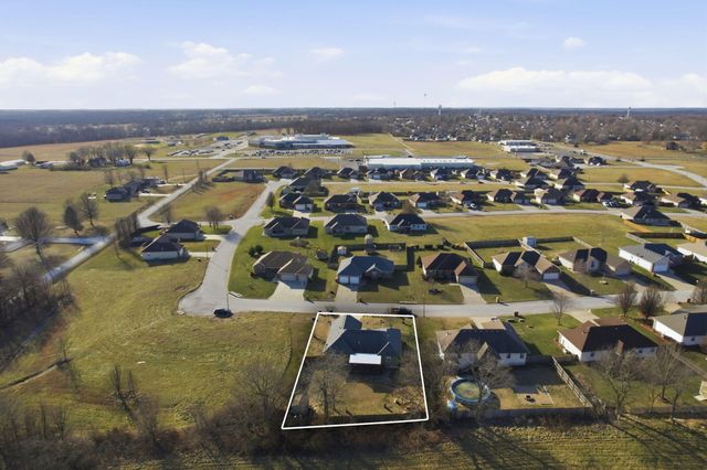 307 E Cypress Street, Clever, MO 65631