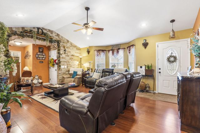 307 E Cypress Street, Clever, MO 65631