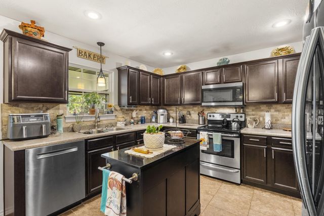 307 E Cypress Street, Clever, MO 65631