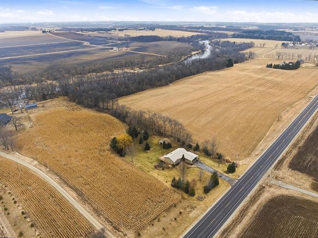 N5902 County Road Q, Jefferson, WI 53549