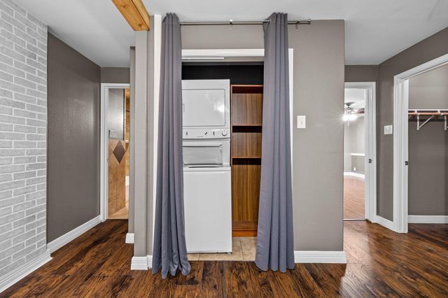 7648 Broadview Drive, Houston, TX 77061