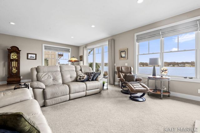 543 Macatawa Avenue, Holland City, MI 49423