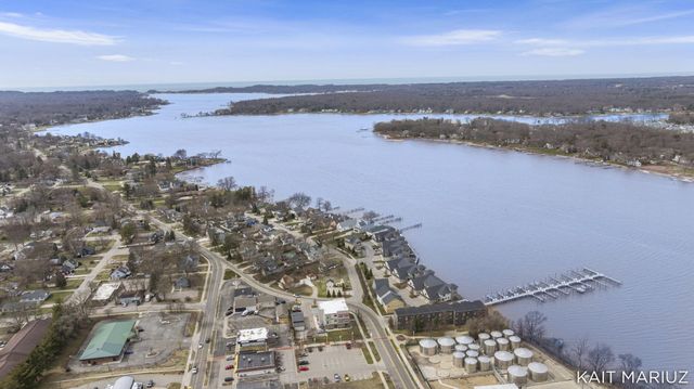 543 Macatawa Avenue, Holland City, MI 49423