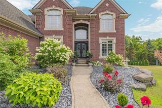 1803 Applebrook Drive, Commerce Charter Township, MI 48382