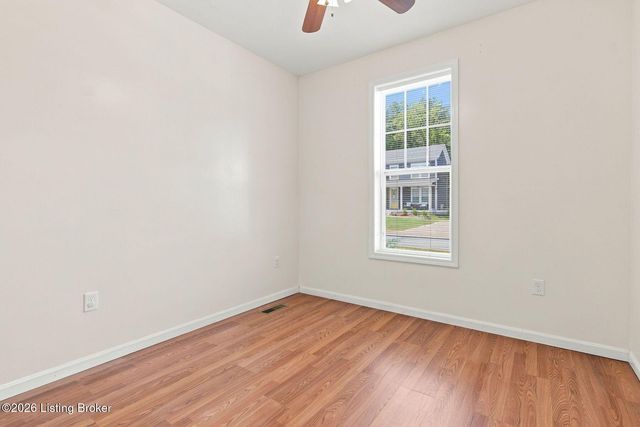13520 Park Springs Ln, Louisville, KY 40245