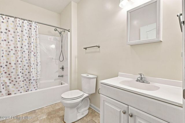 13520 Park Springs Ln, Louisville, KY 40245