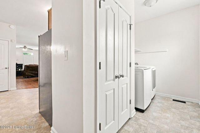 13520 Park Springs Ln, Louisville, KY 40245