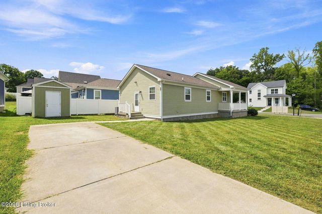 13520 Park Springs Ln, Louisville, KY 40245