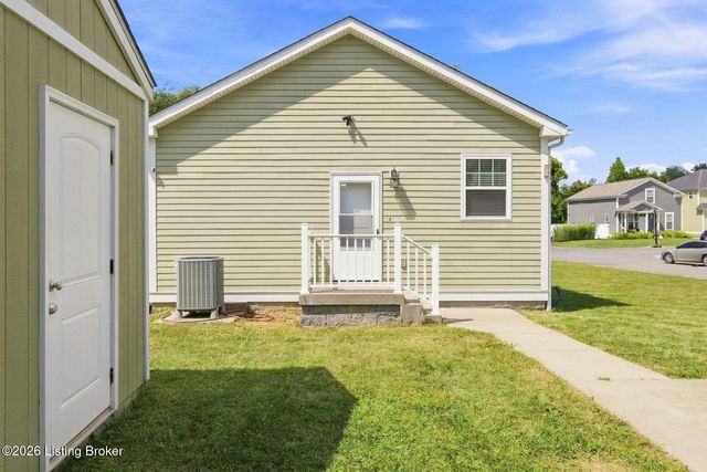 13520 Park Springs Ln, Louisville, KY 40245