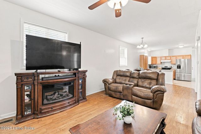 13520 Park Springs Ln, Louisville, KY 40245