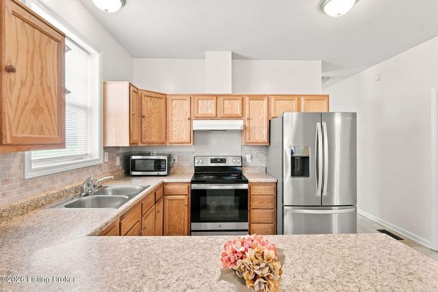 13520 Park Springs Ln, Louisville, KY 40245