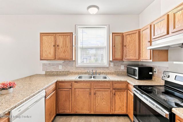 13520 Park Springs Ln, Louisville, KY 40245