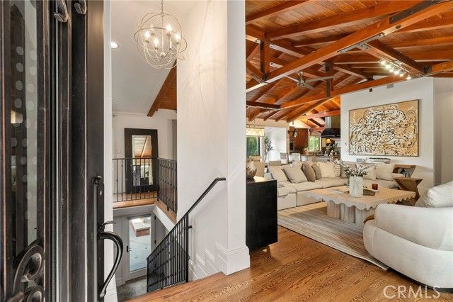 3310 Bennett Drive, Los Angeles, CA 90068