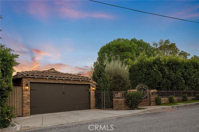 3310 Bennett Drive, Los Angeles, CA 90068