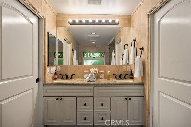 3310 Bennett Drive, Los Angeles, CA 90068