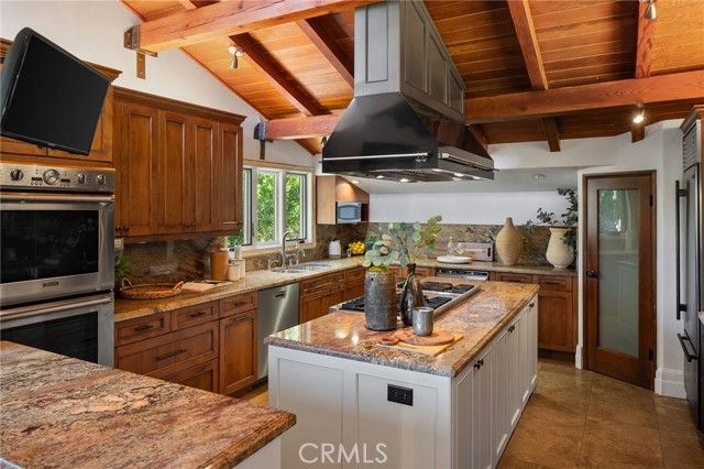 3310 Bennett Drive, Los Angeles, CA 90068