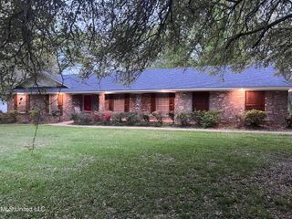 6133 N Mcraven Road, Jackson, MS 39209
