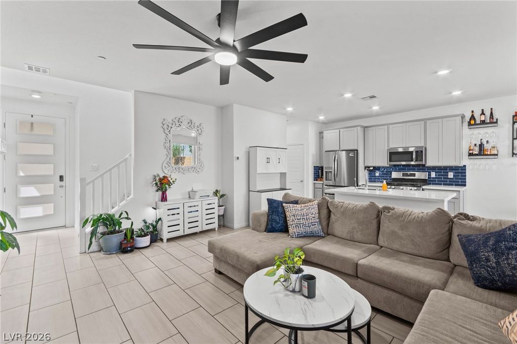 8910 Sasquatch Run Avenue, Las Vegas, NV 89166 — photo 2