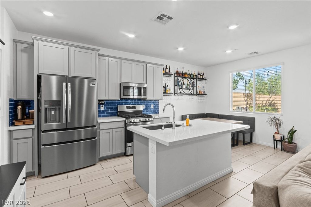 8910 Sasquatch Run Avenue, Las Vegas, NV 89166 — photo 3