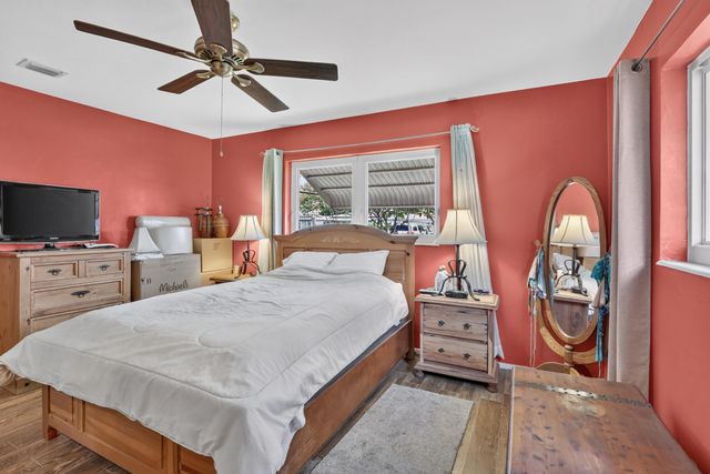 220 NW 48th Street, Oakland Park, FL 33309