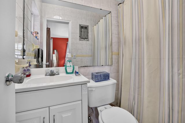 220 NW 48th Street, Oakland Park, FL 33309