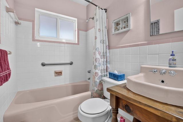 220 NW 48th Street, Oakland Park, FL 33309
