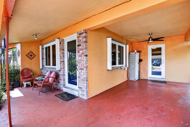 220 NW 48th Street, Oakland Park, FL 33309