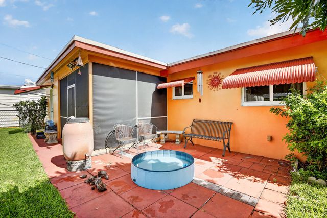 220 NW 48th Street, Oakland Park, FL 33309