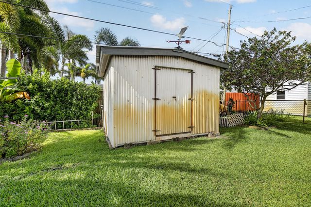 220 NW 48th Street, Oakland Park, FL 33309