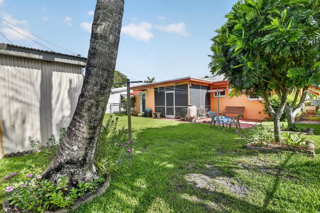 220 NW 48th Street, Oakland Park, FL 33309