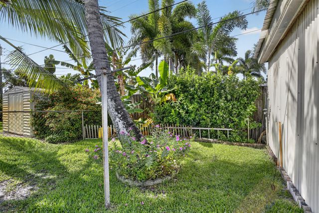 220 NW 48th Street, Oakland Park, FL 33309