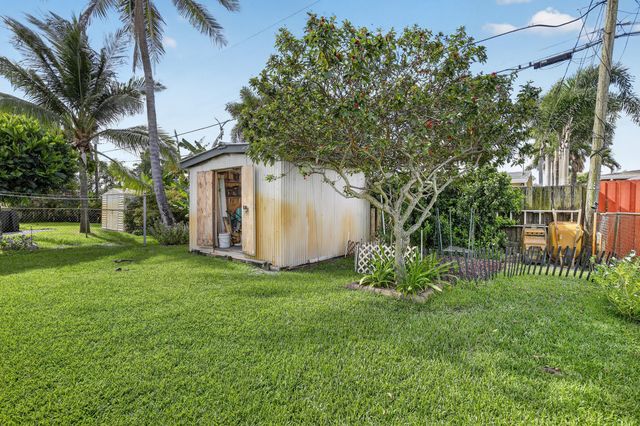 220 NW 48th Street, Oakland Park, FL 33309