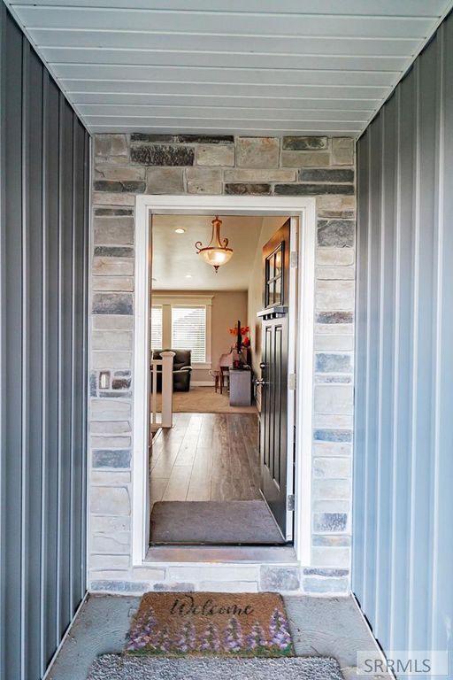 Image 10 of property listing at 5082 E Nelson Drive, Iona, ID 83427