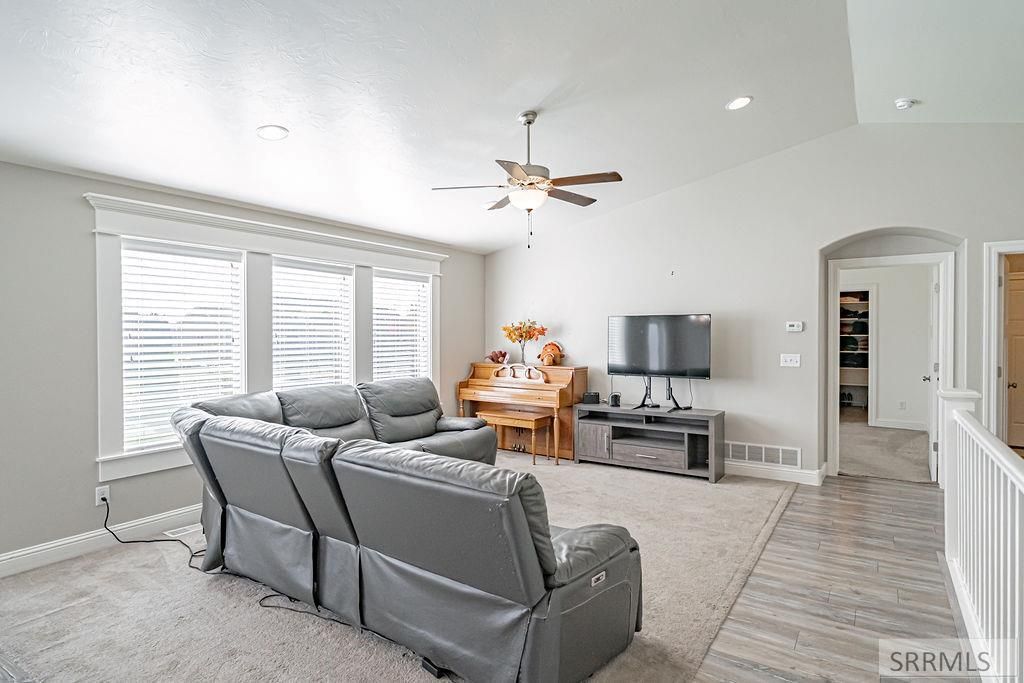 Image 15 of property listing at 5082 E Nelson Drive, Iona, ID 83427