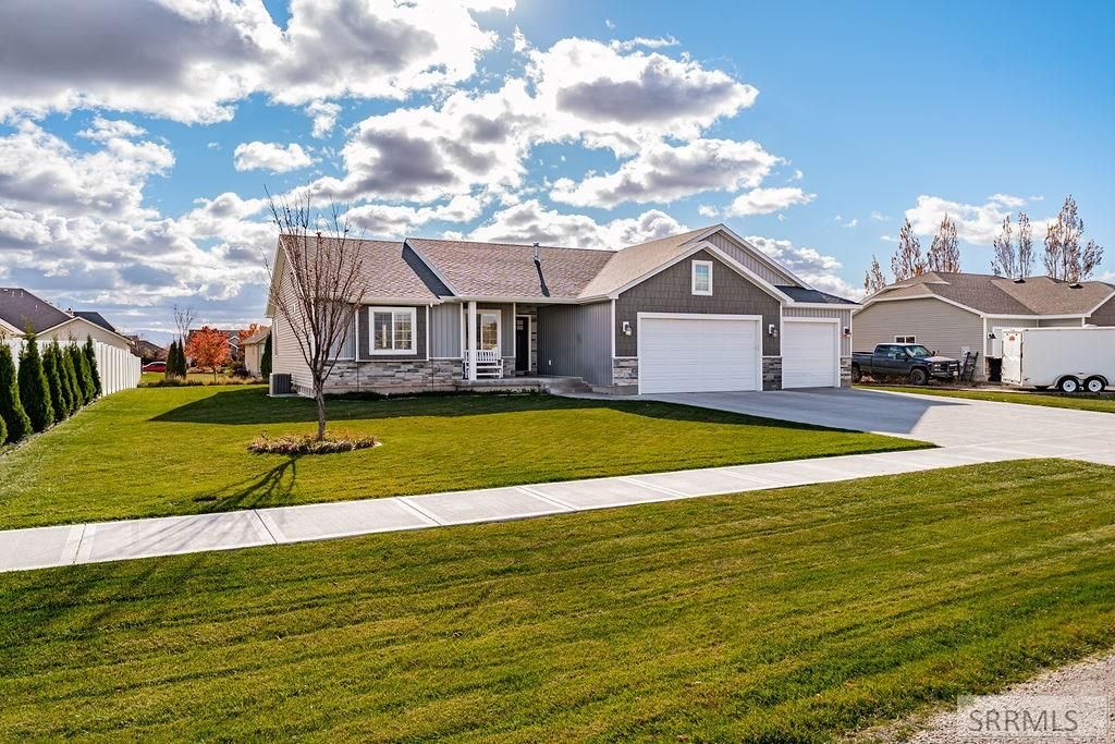 Image 2 of property listing at 5082 E Nelson Drive, Iona, ID 83427