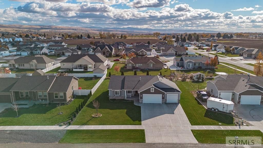 Image 3 of property listing at 5082 E Nelson Drive, Iona, ID 83427