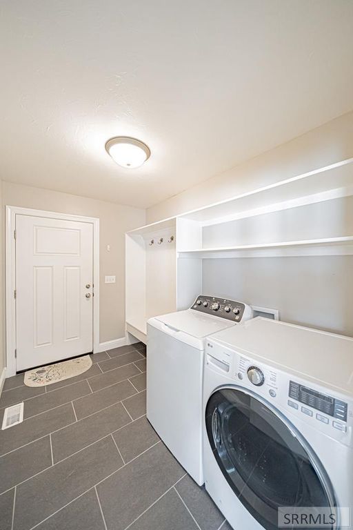 Image 37 of property listing at 5082 E Nelson Drive, Iona, ID 83427