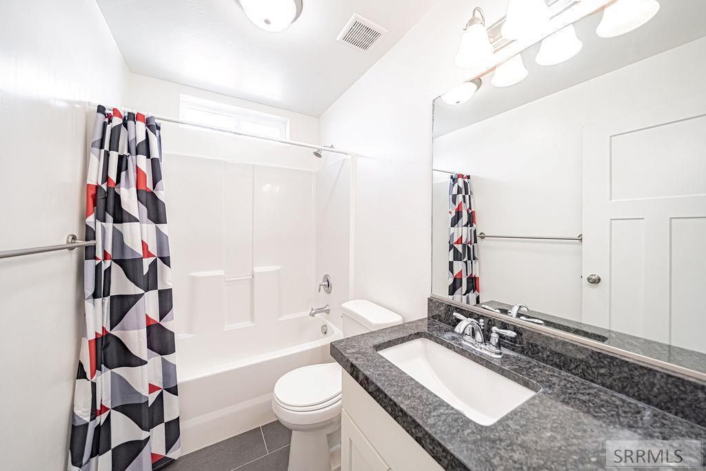 Image 43 of property listing at 5082 E Nelson Drive, Iona, ID 83427