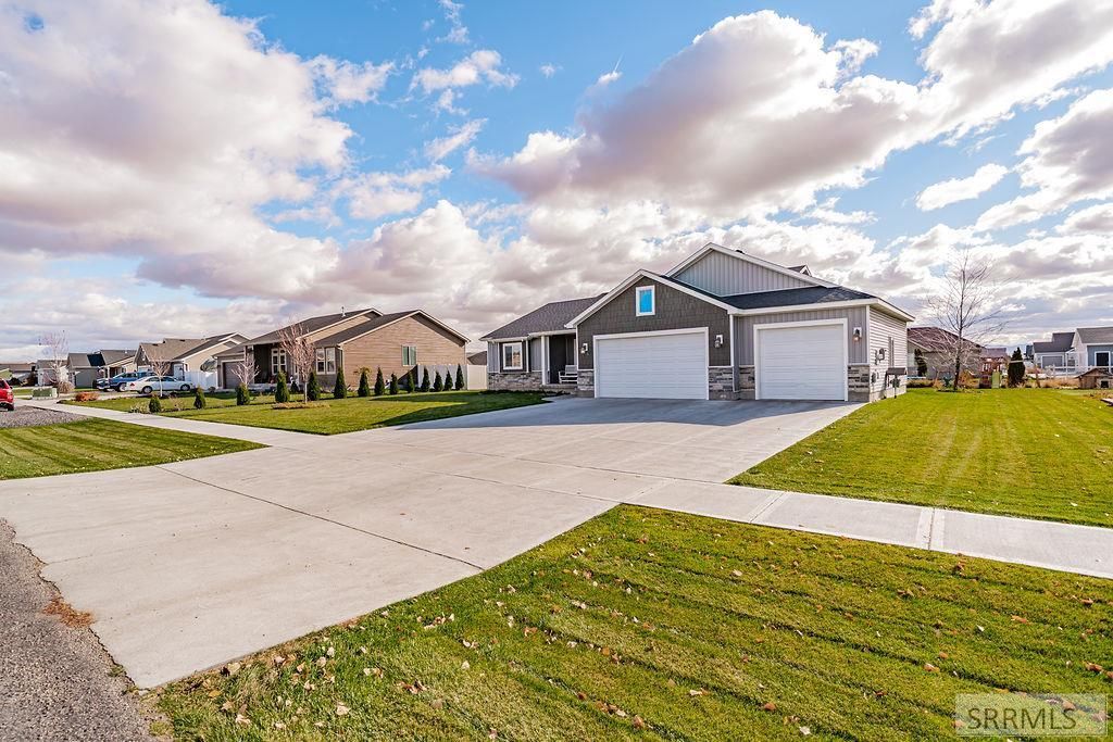 Image 5 of property listing at 5082 E Nelson Drive, Iona, ID 83427