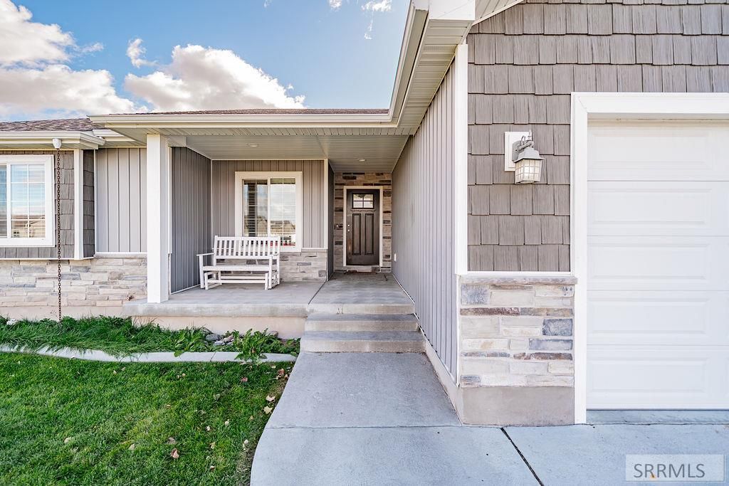 Image 9 of property listing at 5082 E Nelson Drive, Iona, ID 83427
