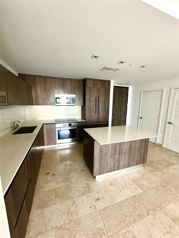 88 SW 7TH ST 2005, Miami, FL 33130