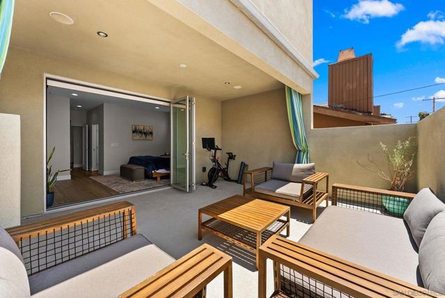 3952 Haines St, San Diego, CA 92109