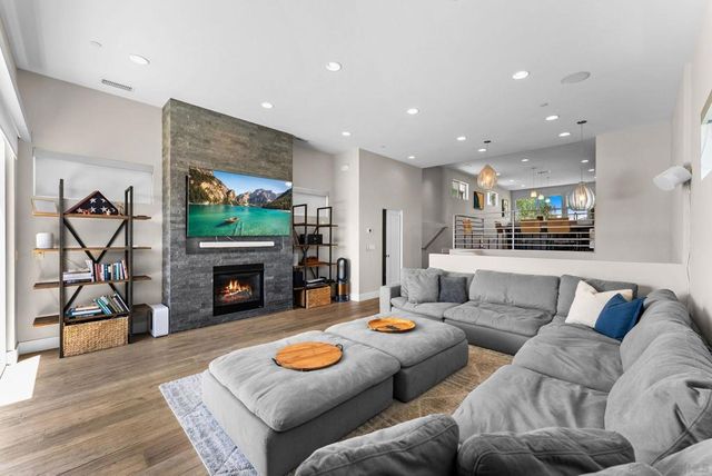 3952 Haines St, San Diego, CA 92109