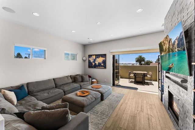 3952 Haines St, San Diego, CA 92109