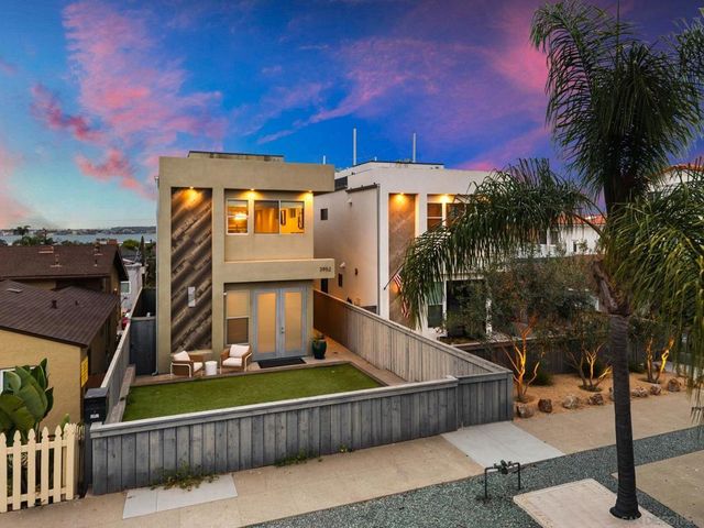 3952 Haines St, San Diego, CA 92109