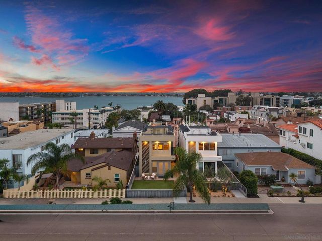3952 Haines St, San Diego, CA 92109