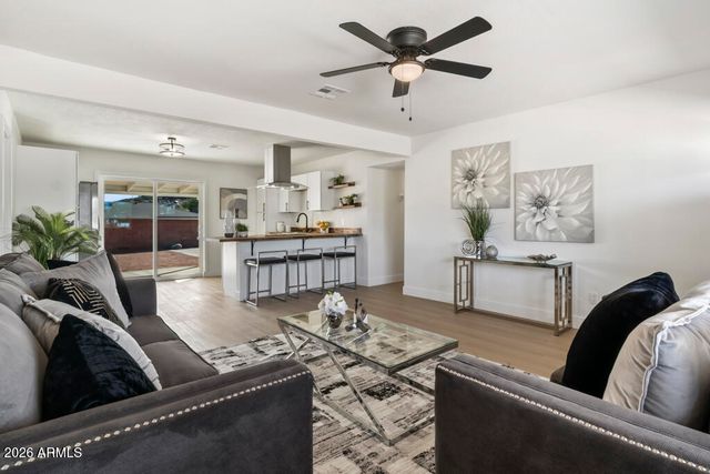 1123 E ALICE Avenue, Phoenix, AZ 85020