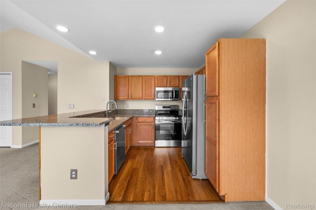 7201 Farmingdale Lane, Commerce Charter Township, MI 48390