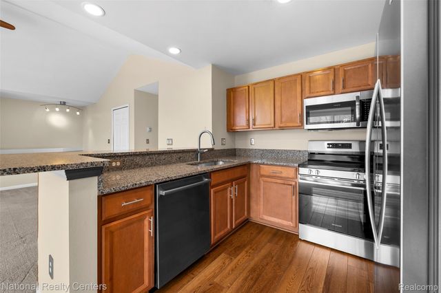 7201 Farmingdale Lane, Commerce Charter Township, MI 48390